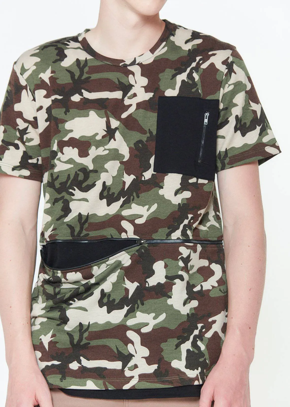 Konus Men's Waist Zip Elongated Tee in Camo