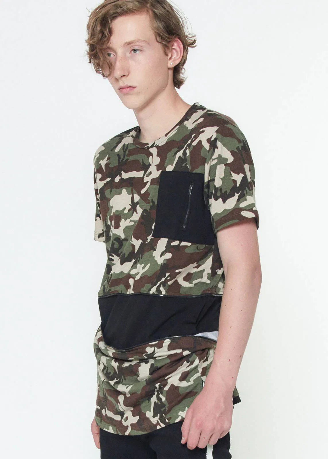 Konus Men's Waist Zip Elongated Tee in Camo